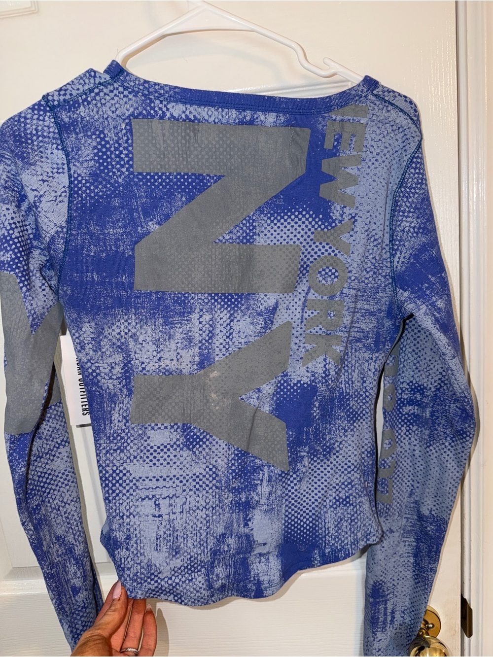 silence + noise Blue Graphic Long Sleeve Top- NWT - Picture 5 of 6